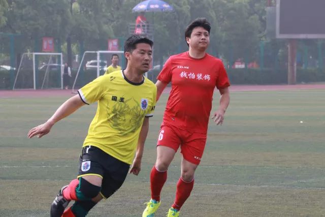51岁蒙嘉慧复出引发热烈讨论，丈夫希望她减肥
